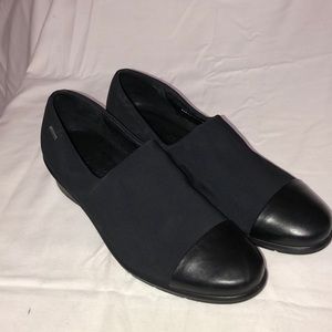 Brand new ECCO with Gortex and leather details